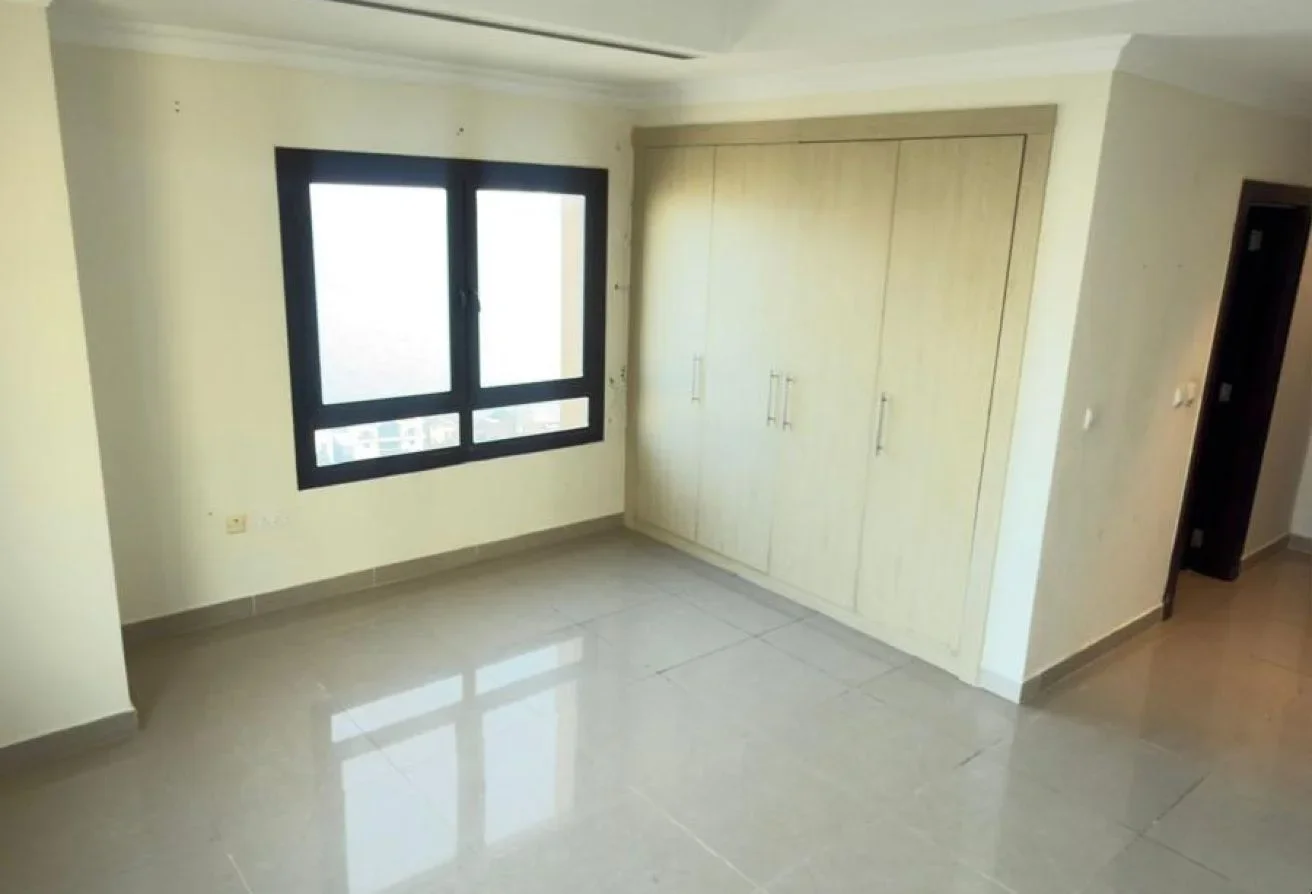 SPACIOUS 2BR | BALCONY | TOP FLOOR | SEA VIEW