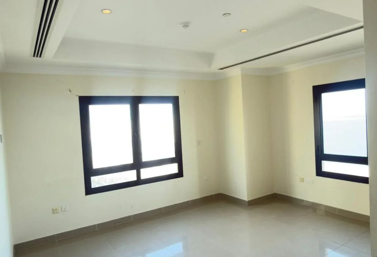 SPACIOUS 2BR | BALCONY | TOP FLOOR | SEA VIEW