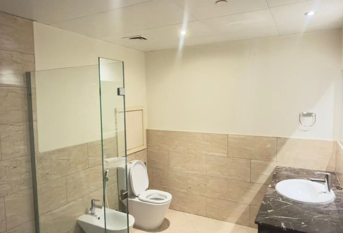 SPACIOUS 2BR | BALCONY | TOP FLOOR | SEA VIEW