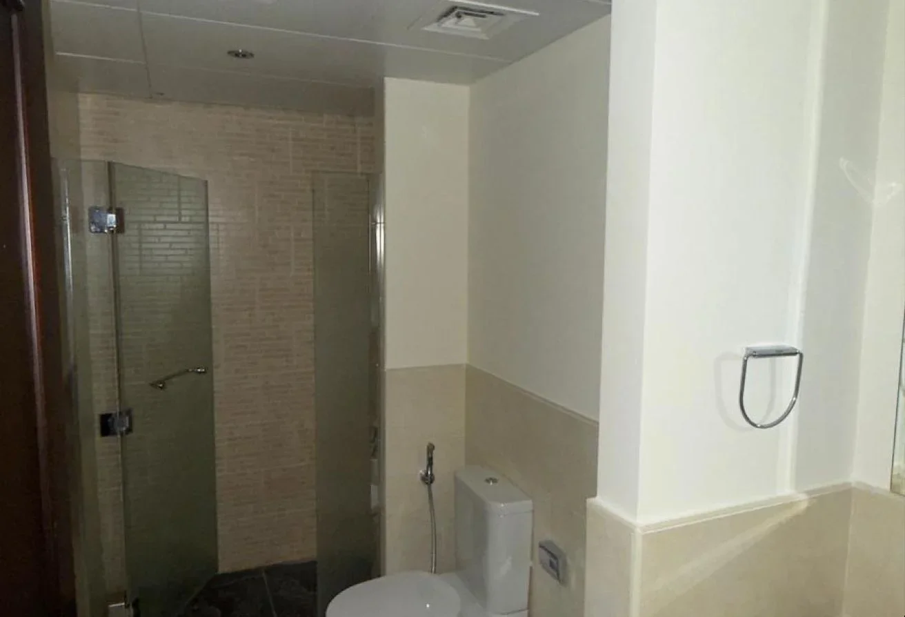 SPACIOUS 2BR | BALCONY | TOP FLOOR | SEA VIEW