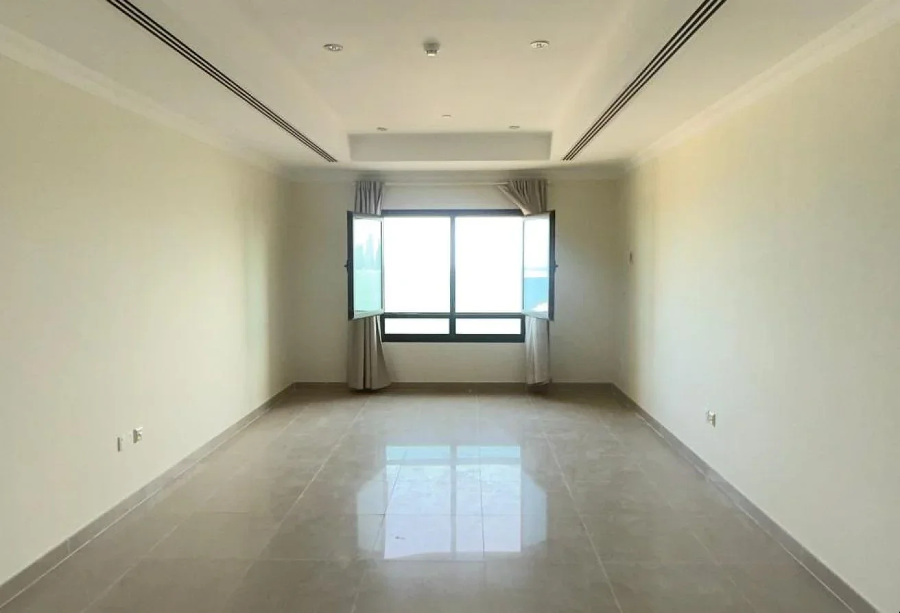 SPACIOUS 2BR | BALCONY | TOP FLOOR | SEA VIEW