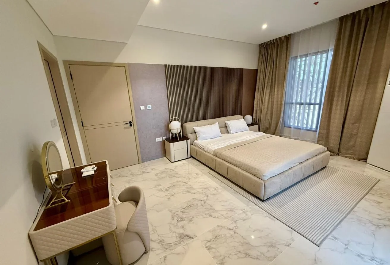 SPECIOUS 1BHK APARTMENT FOR SALE IN MARINA |