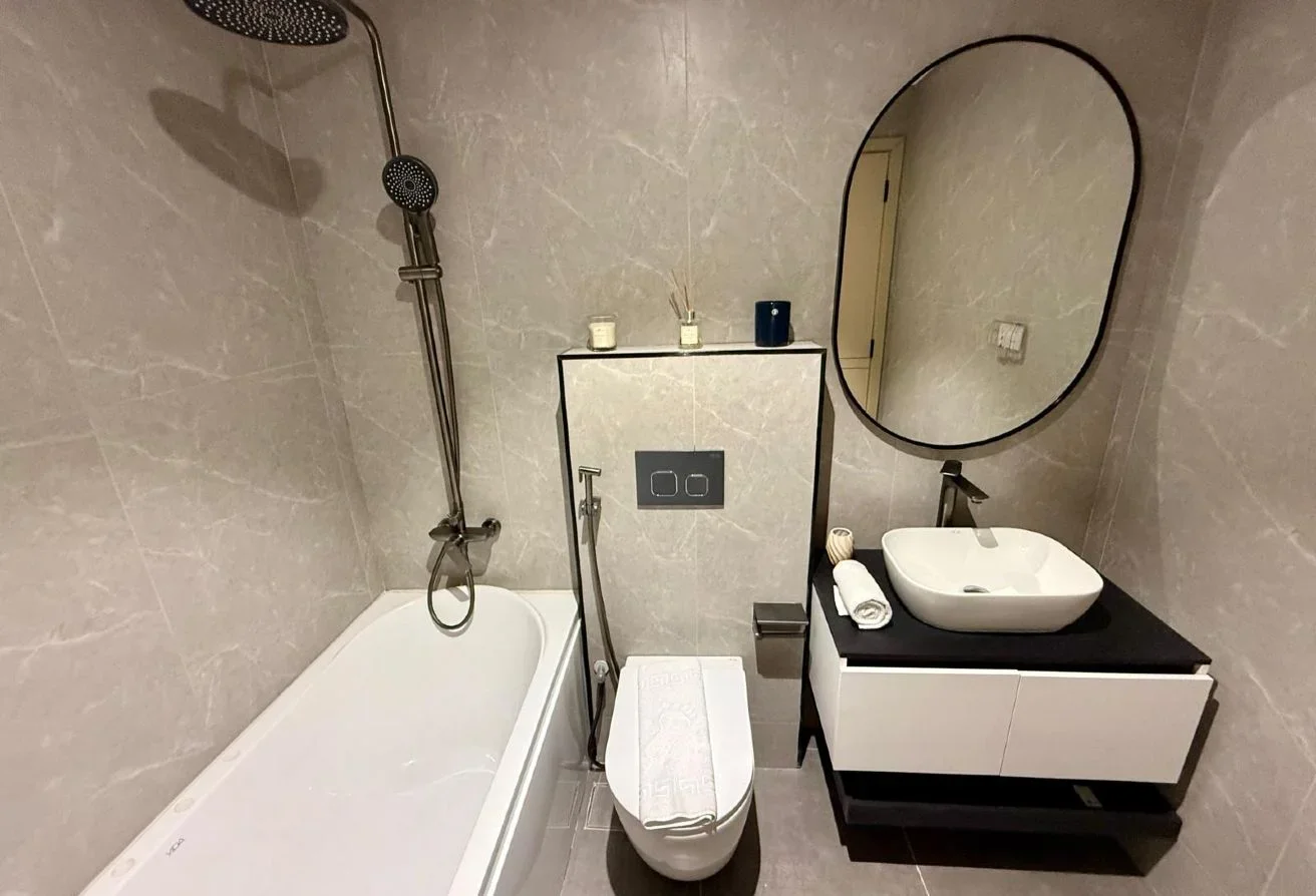 SPECIOUS 1BHK APARTMENT FOR SALE IN MARINA |