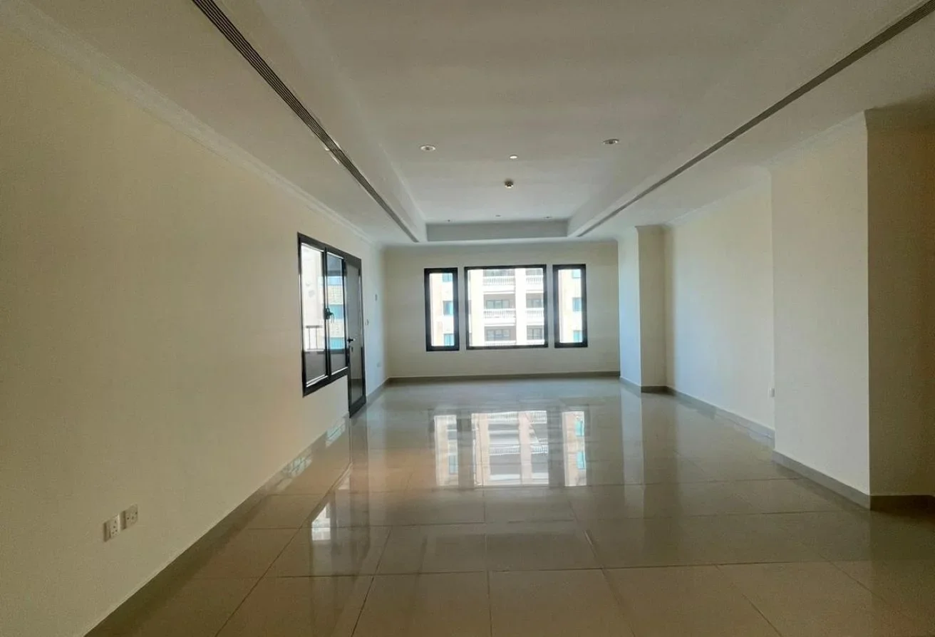 LUXURIOUS 1 BEDROOM + OFFICE IN PEARL SEA VIEW