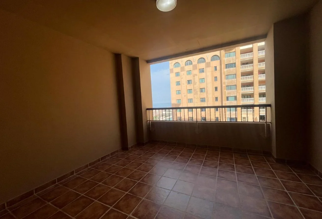 LUXURIOUS 1 BEDROOM + OFFICE IN PEARL SEA VIEW