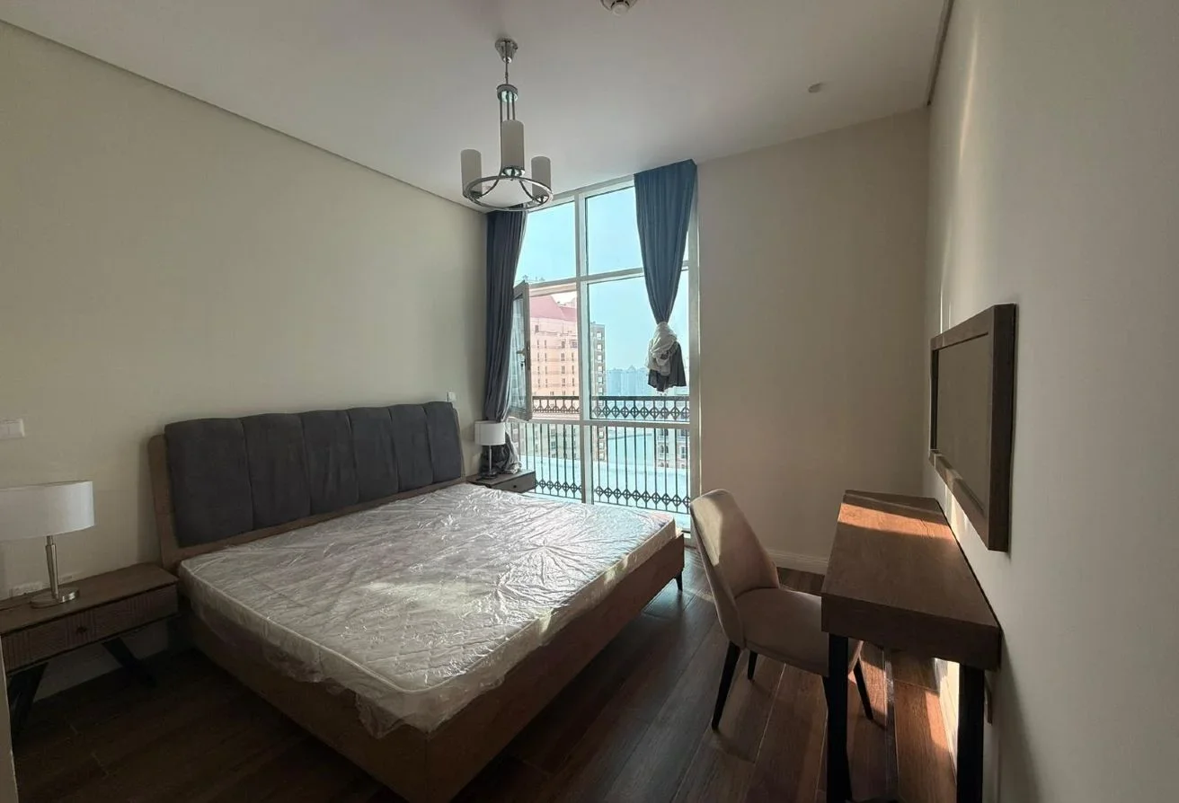 2 BHK +MAIDSROOM  FULL SEW VIEW BIG HOLL.