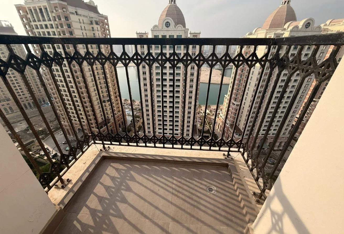 2 BHK +MAIDSROOM  FULL SEW VIEW BIG HOLL.