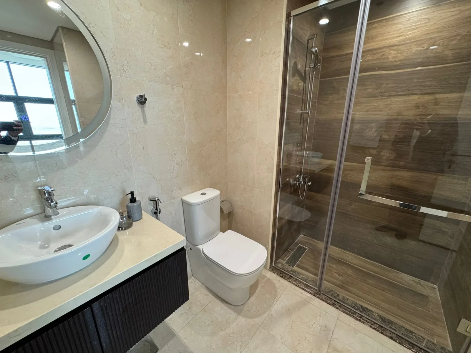 BRAND NEW 2 BEDROOM FULLY FURNISHED WITH BALCONY