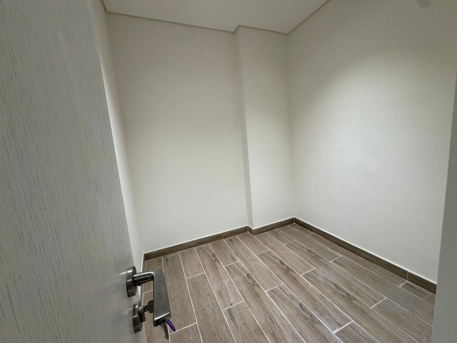 BRAND NEW 2 BEDROOM FULLY FURNISHED WITH BALCONY