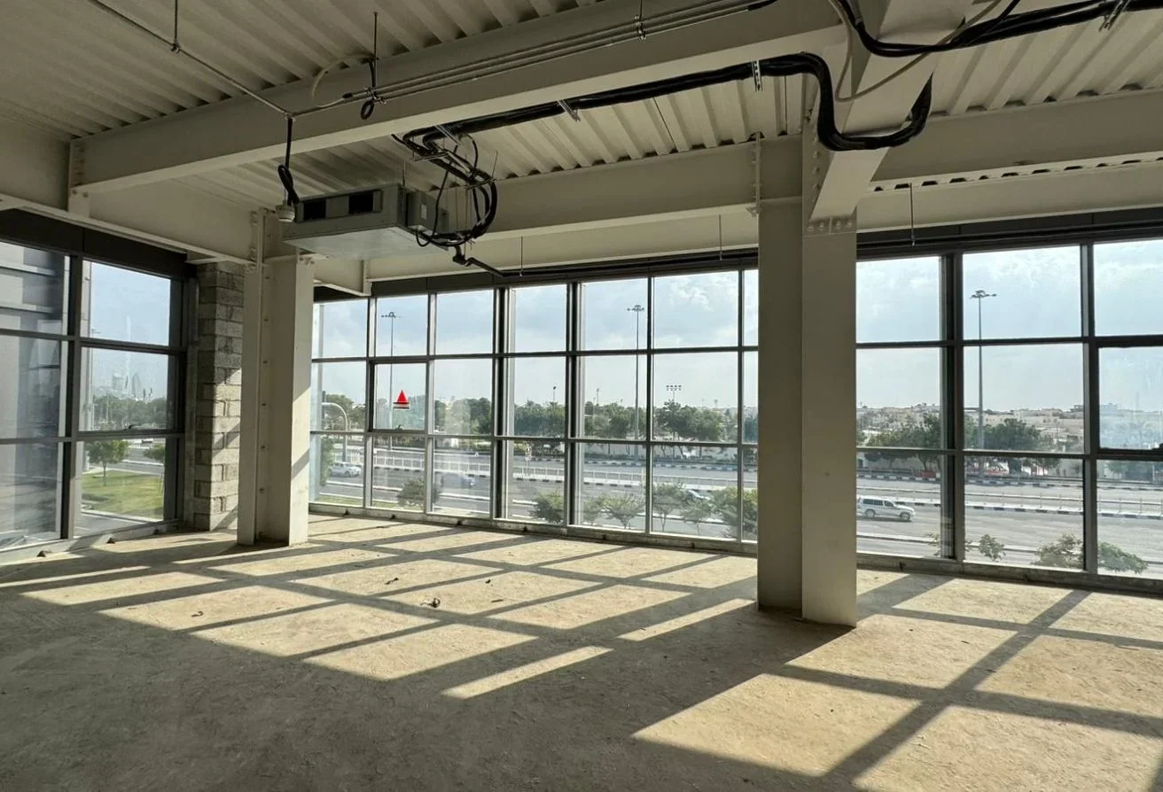 spacious commercial unit, Restaurant & wellness