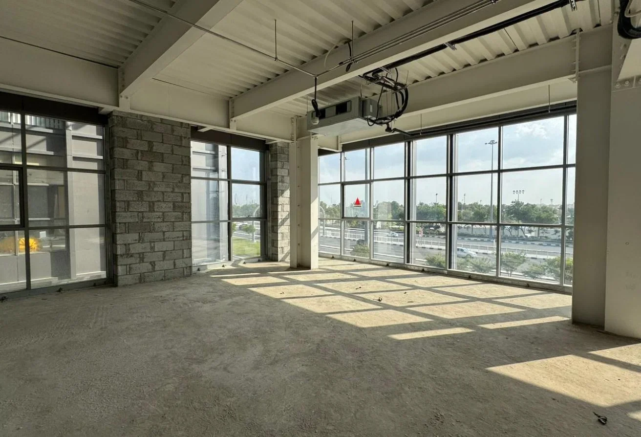 spacious commercial unit, Restaurant & wellness