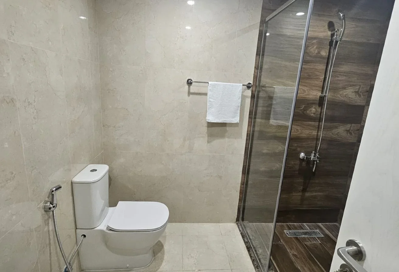 LUXURIOUS 2 BHK BRAND NEW FF PRIME LOCATION