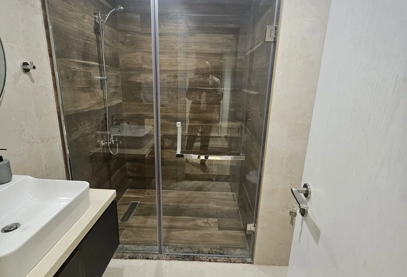 LUXURIOUS 2 BHK BRAND NEW FF PRIME LOCATION