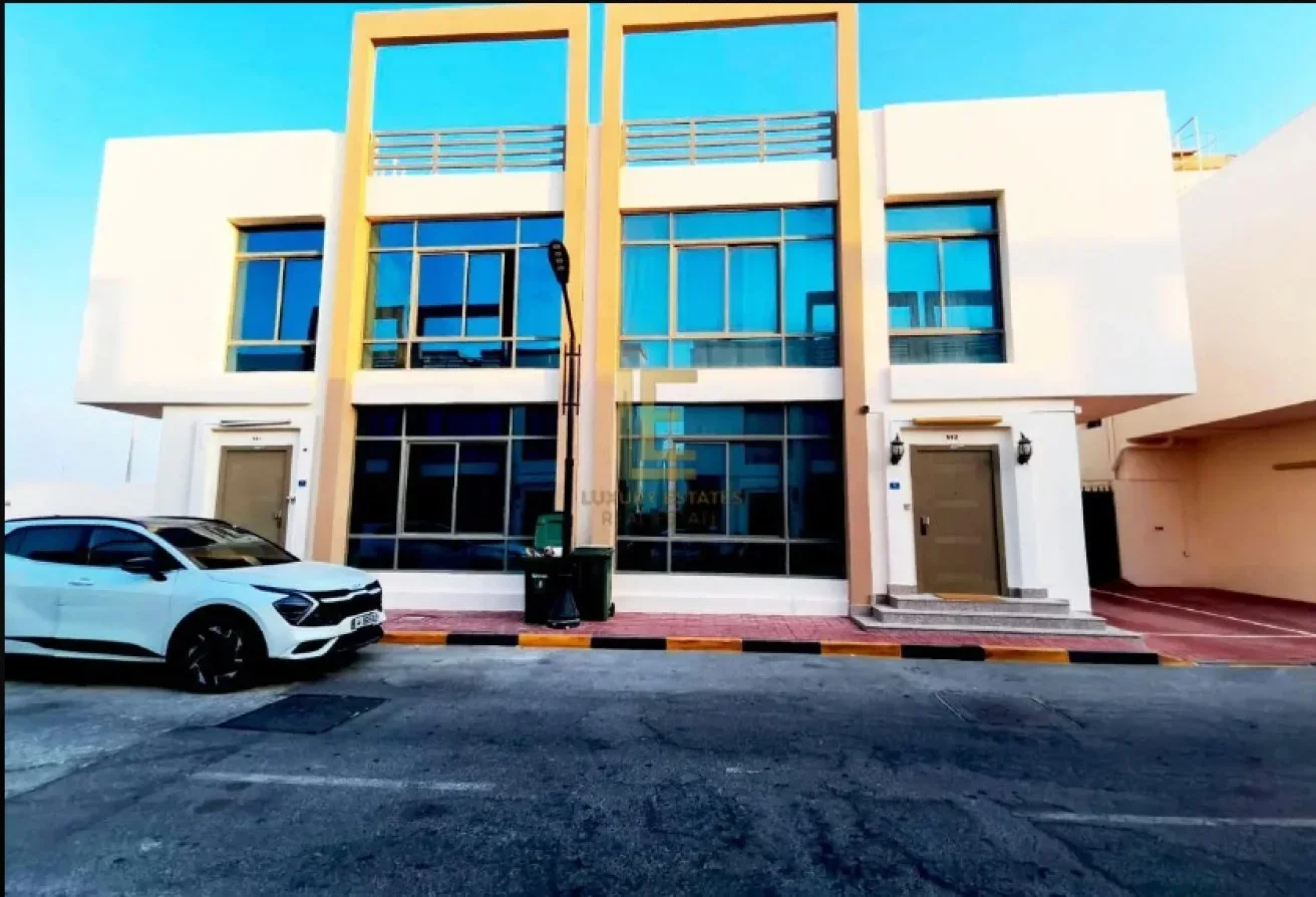 فيلا بـ ٦+غرفة خادم، جاهزة للسكن / ملكية حرة / ٢٬٣