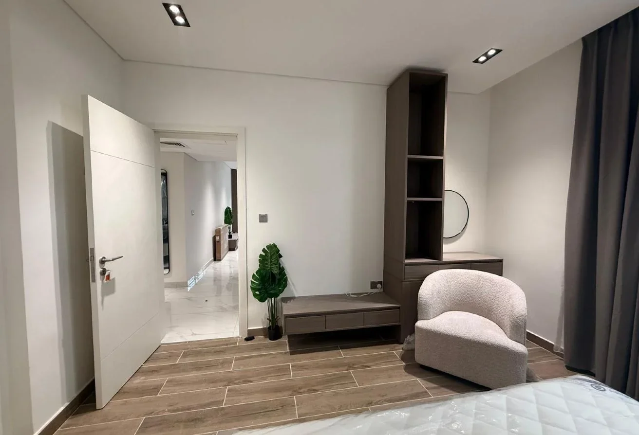 Newly Handed Over1 BHK Fully Furnished Balcony als
