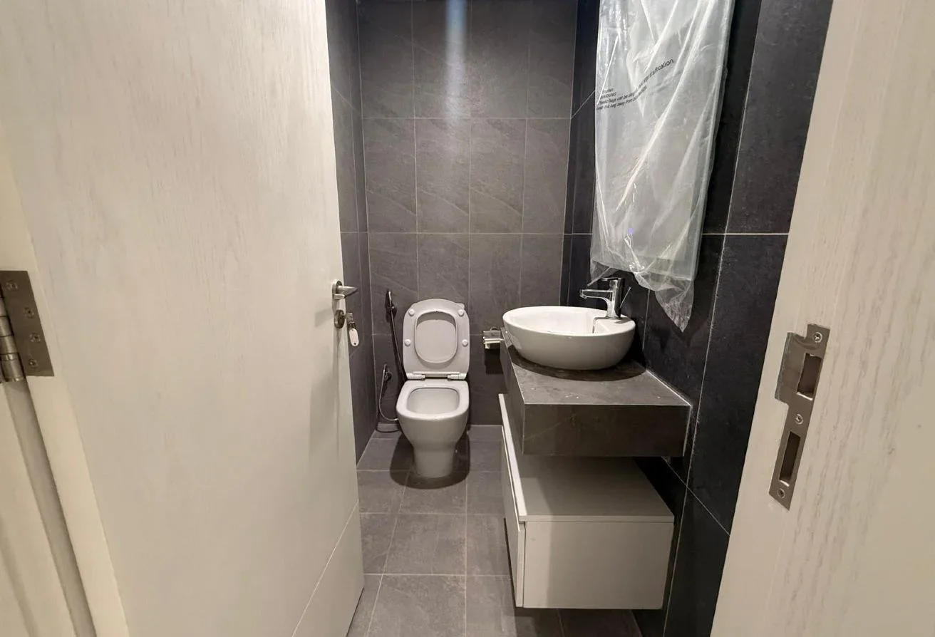 Newly Handed Over1 BHK Fully Furnished Balcony als