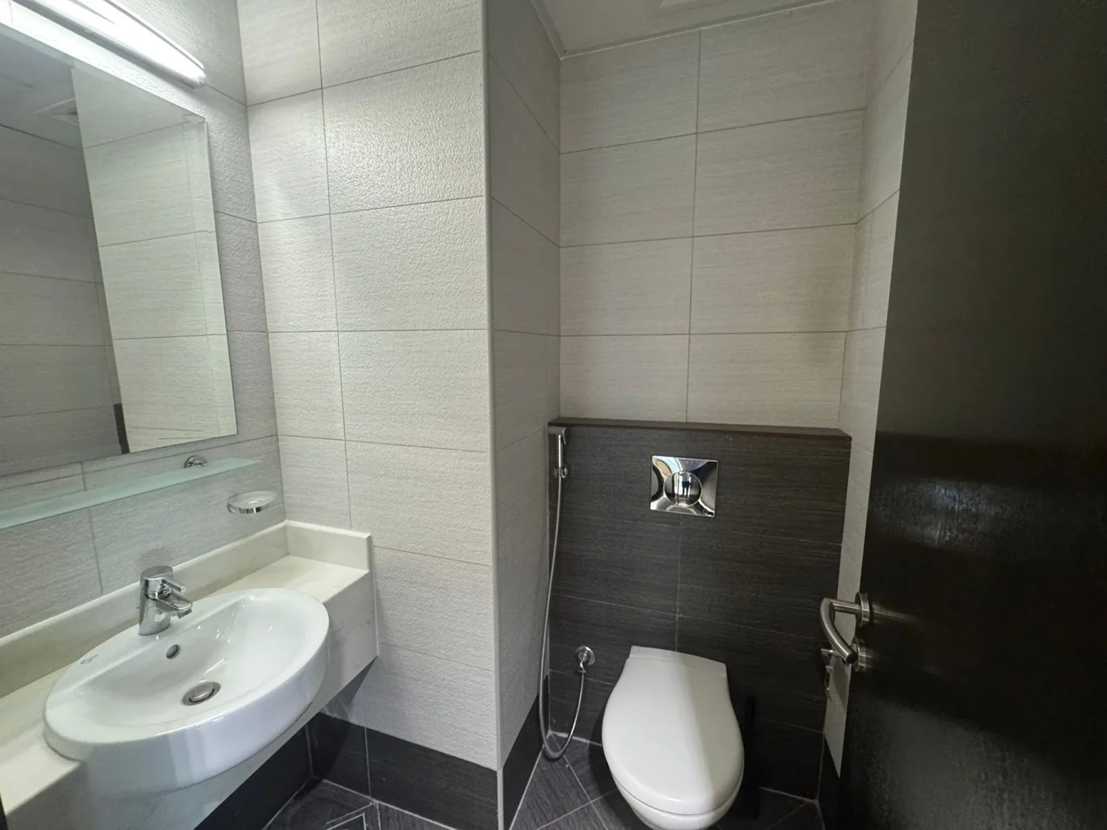3bhk plus maid spacious appartment 9500 excluding
