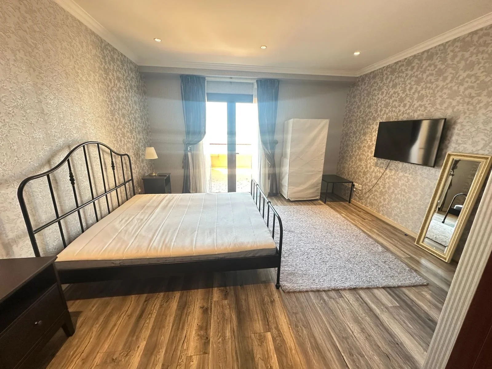 Spacious 2BHK Fully Furnished Apartment | 176 SQM