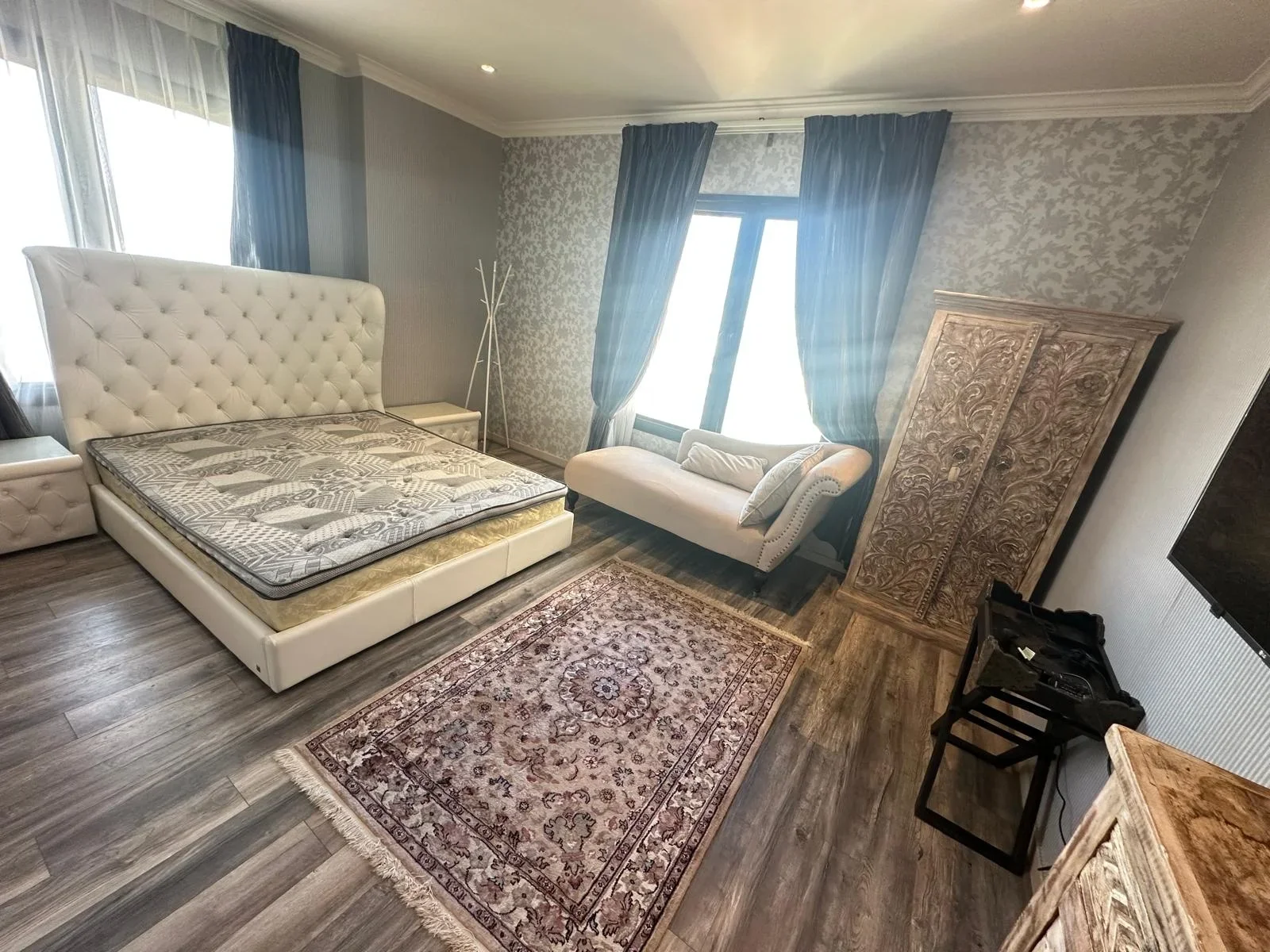 Spacious 2BHK Fully Furnished Apartment | 176 SQM