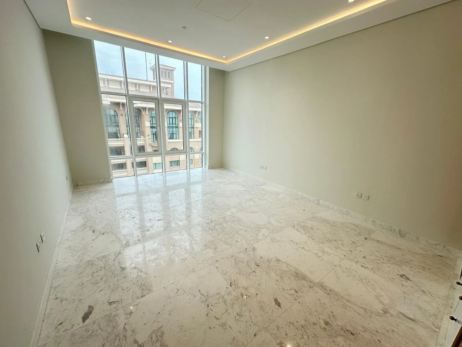 Affordable penthouse in pearl with panoramic view