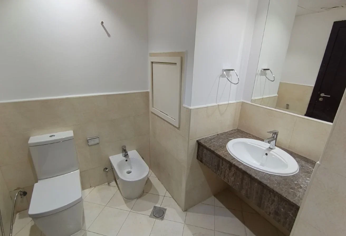 LUXURY 2 BED ROOM PLUS OFFICE WITH 2 PARKING