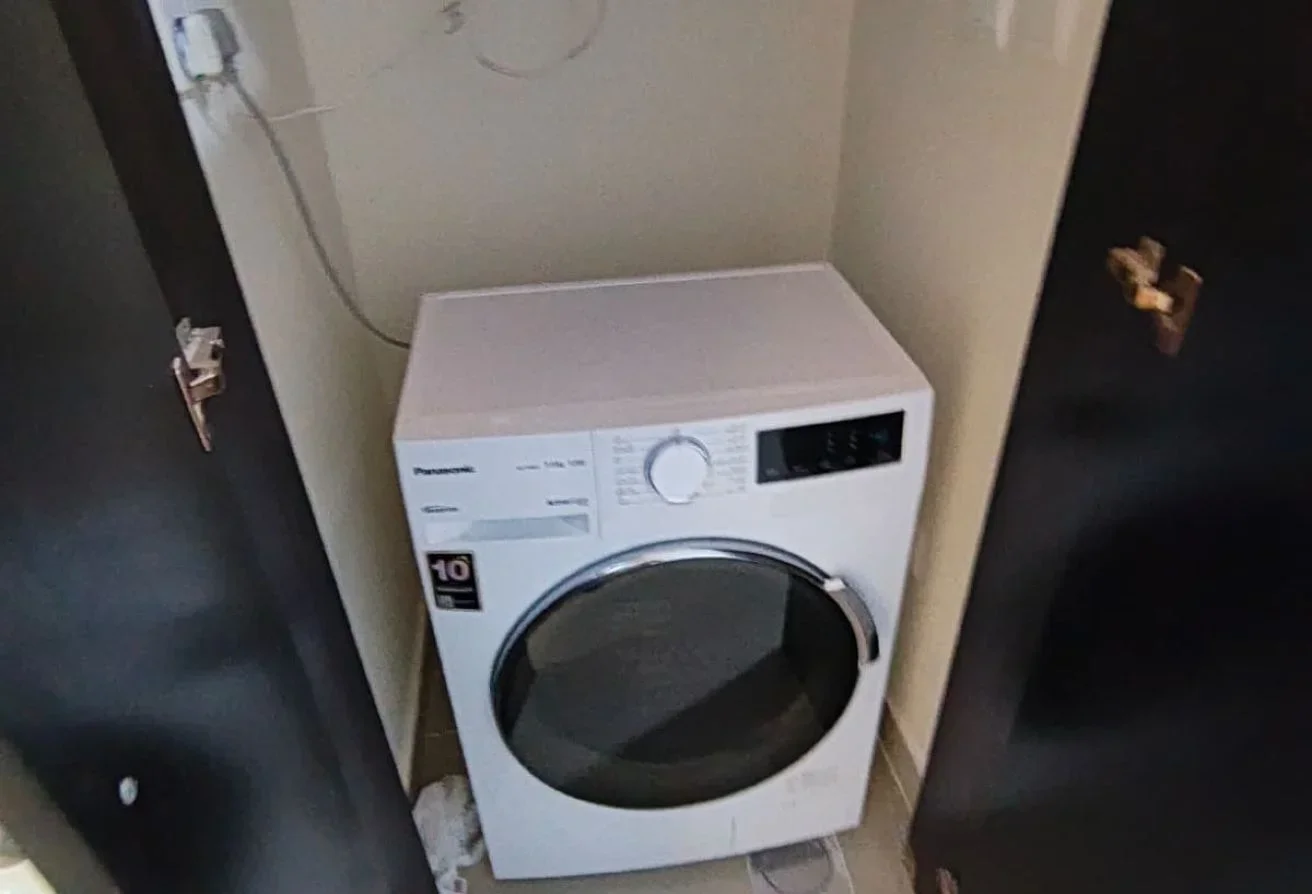 LUXURY 2 BED ROOM PLUS OFFICE WITH 2 PARKING