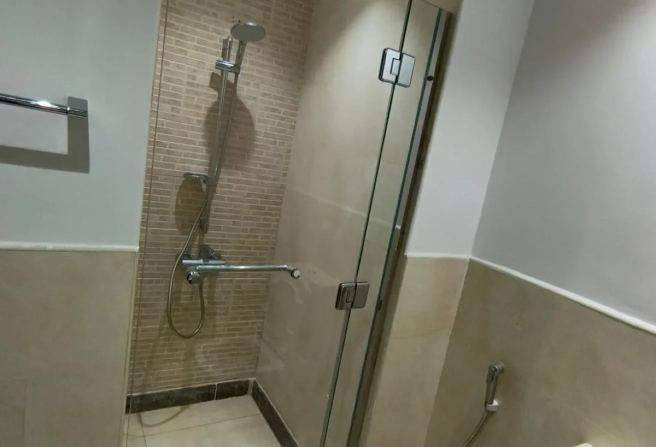 LUXURY 2 BED ROOM PLUS OFFICE WITH 2 PARKING