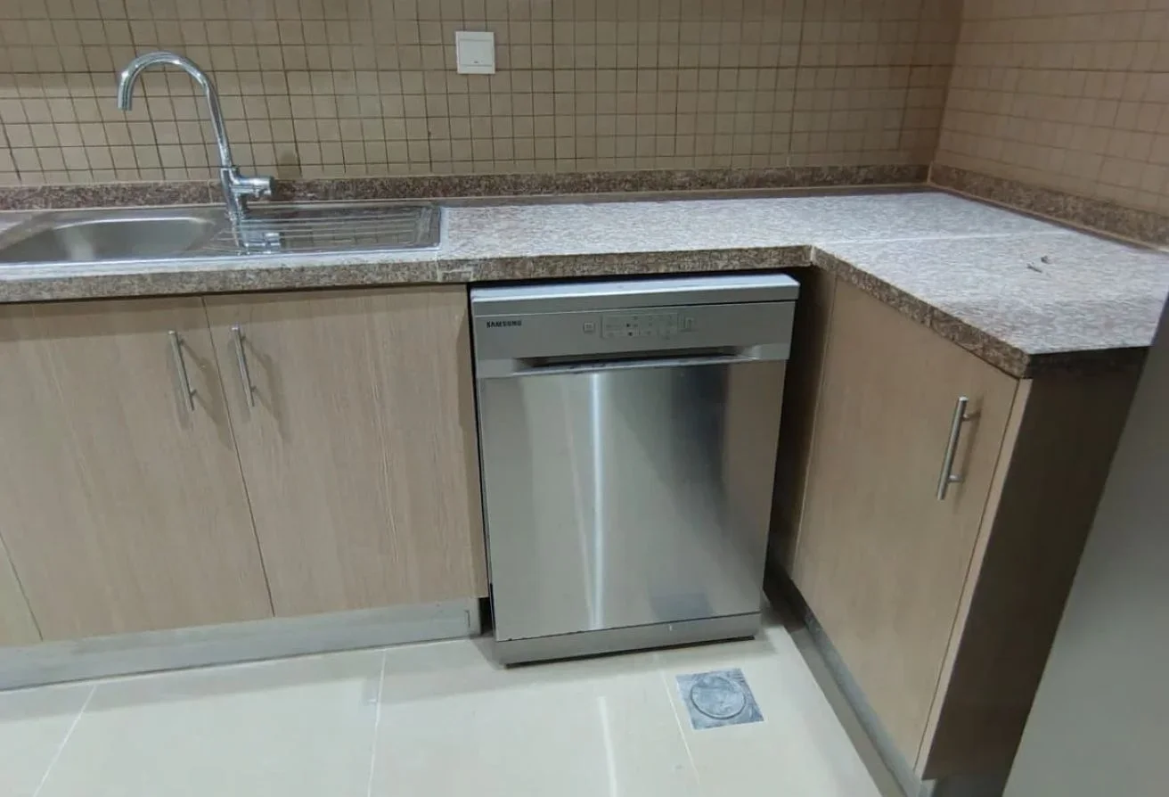 LUXURY 2 BED ROOM PLUS OFFICE WITH 2 PARKING