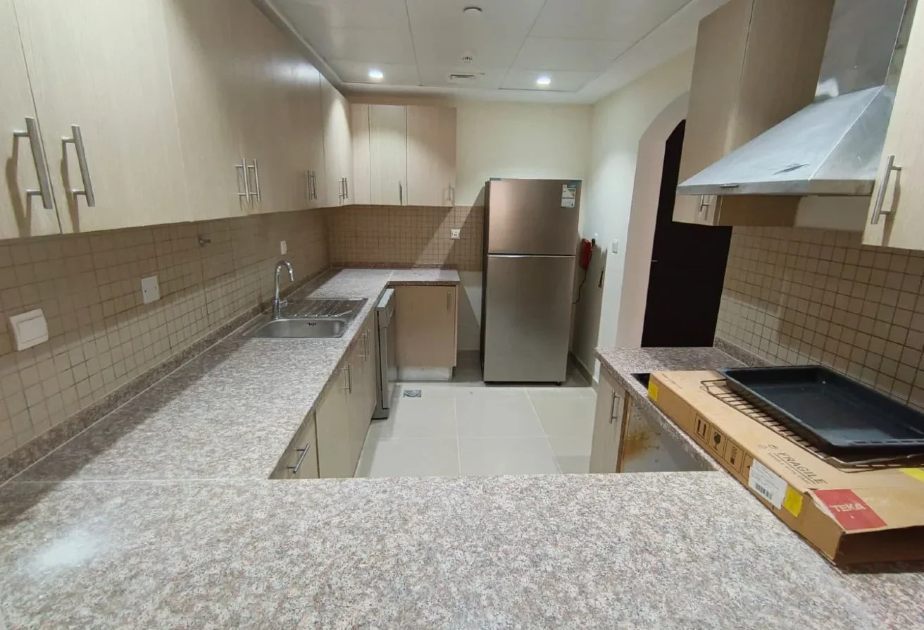 LUXURY 2 BED ROOM PLUS OFFICE WITH 2 PARKING