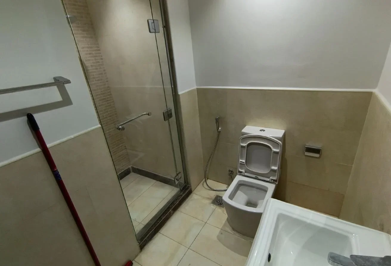 LUXURY 2 BED ROOM PLUS OFFICE WITH 2 PARKING