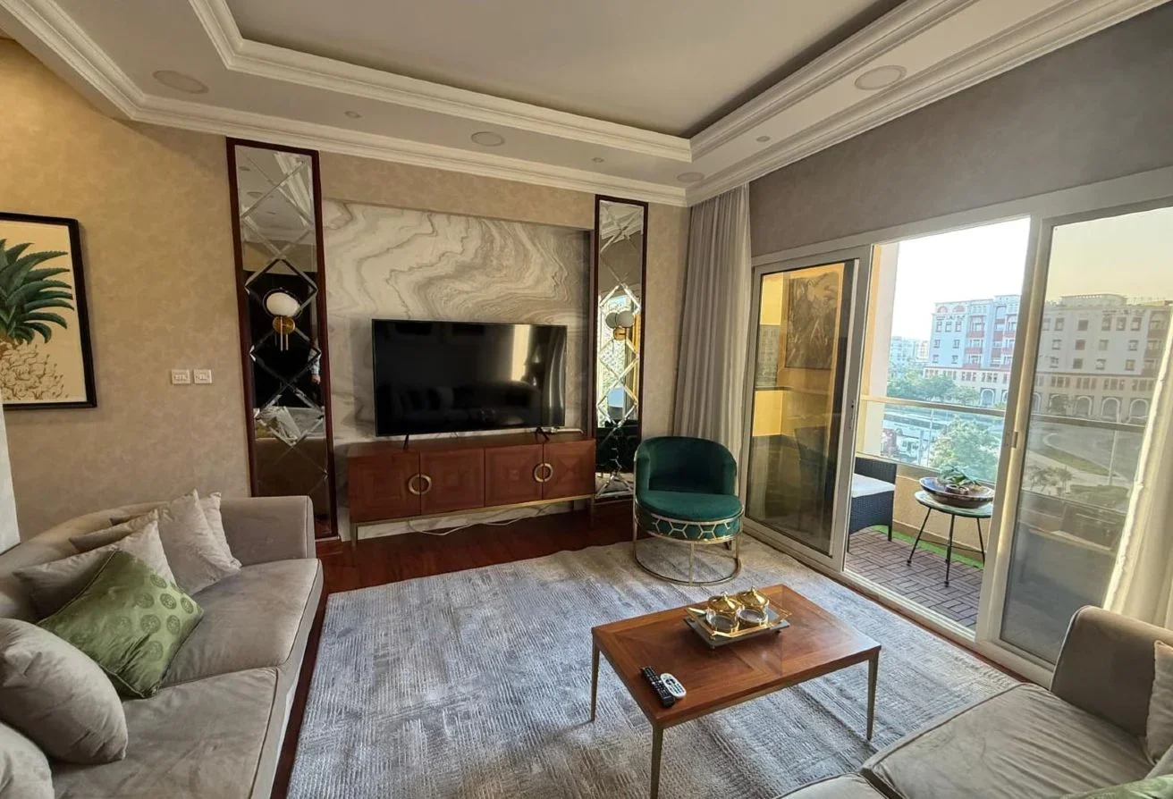 COZY 2 BHK UPGRADED UNIT WITH MAID IN FOXHILLS