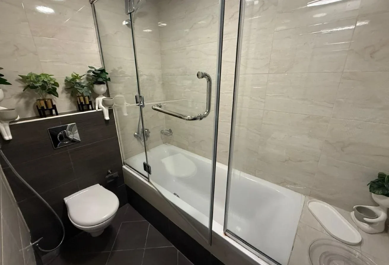 COZY 2 BHK UPGRADED UNIT WITH MAID IN FOXHILLS