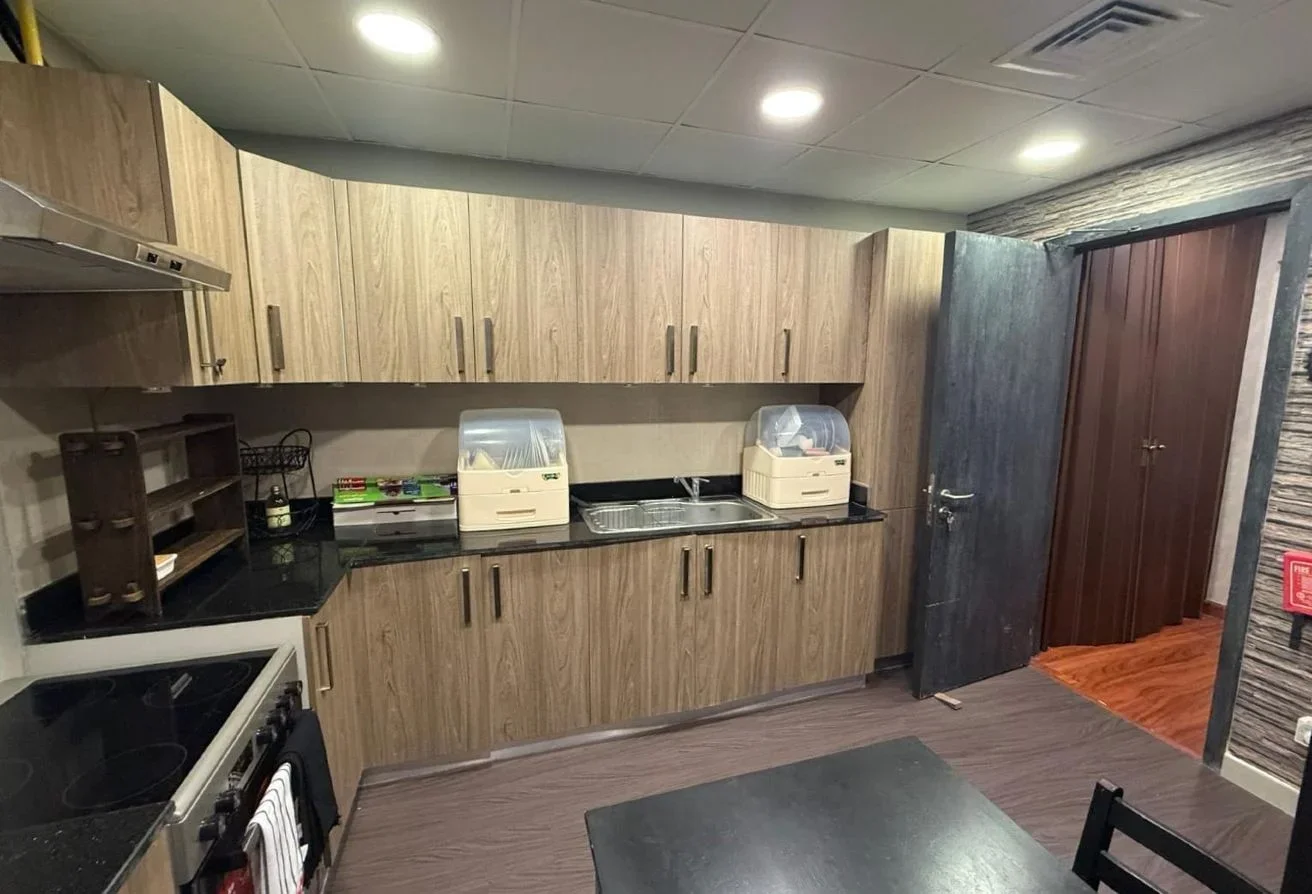 COZY 2 BHK UPGRADED UNIT WITH MAID IN FOXHILLS