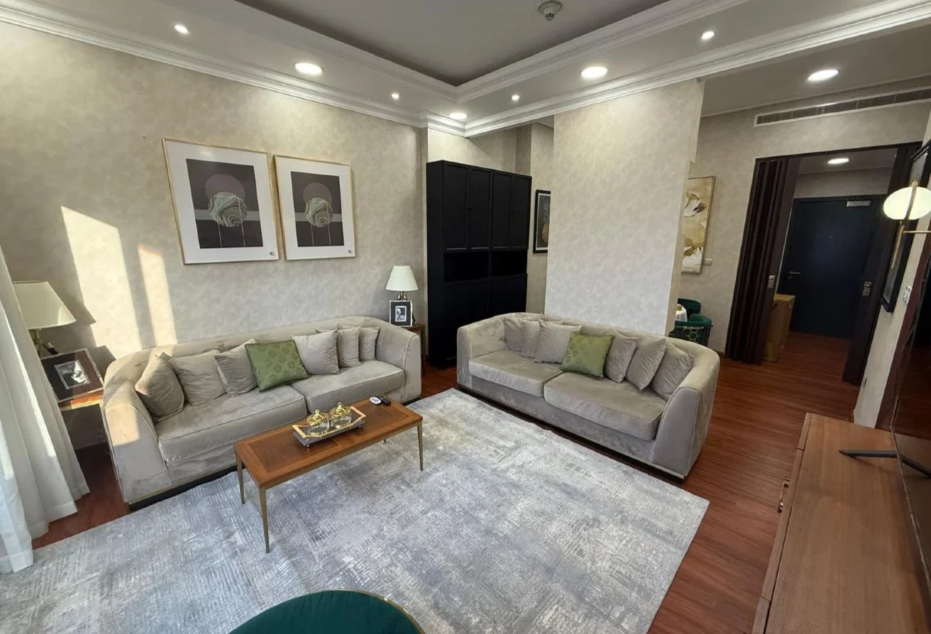 COZY 2 BHK UPGRADED UNIT WITH MAID IN FOXHILLS