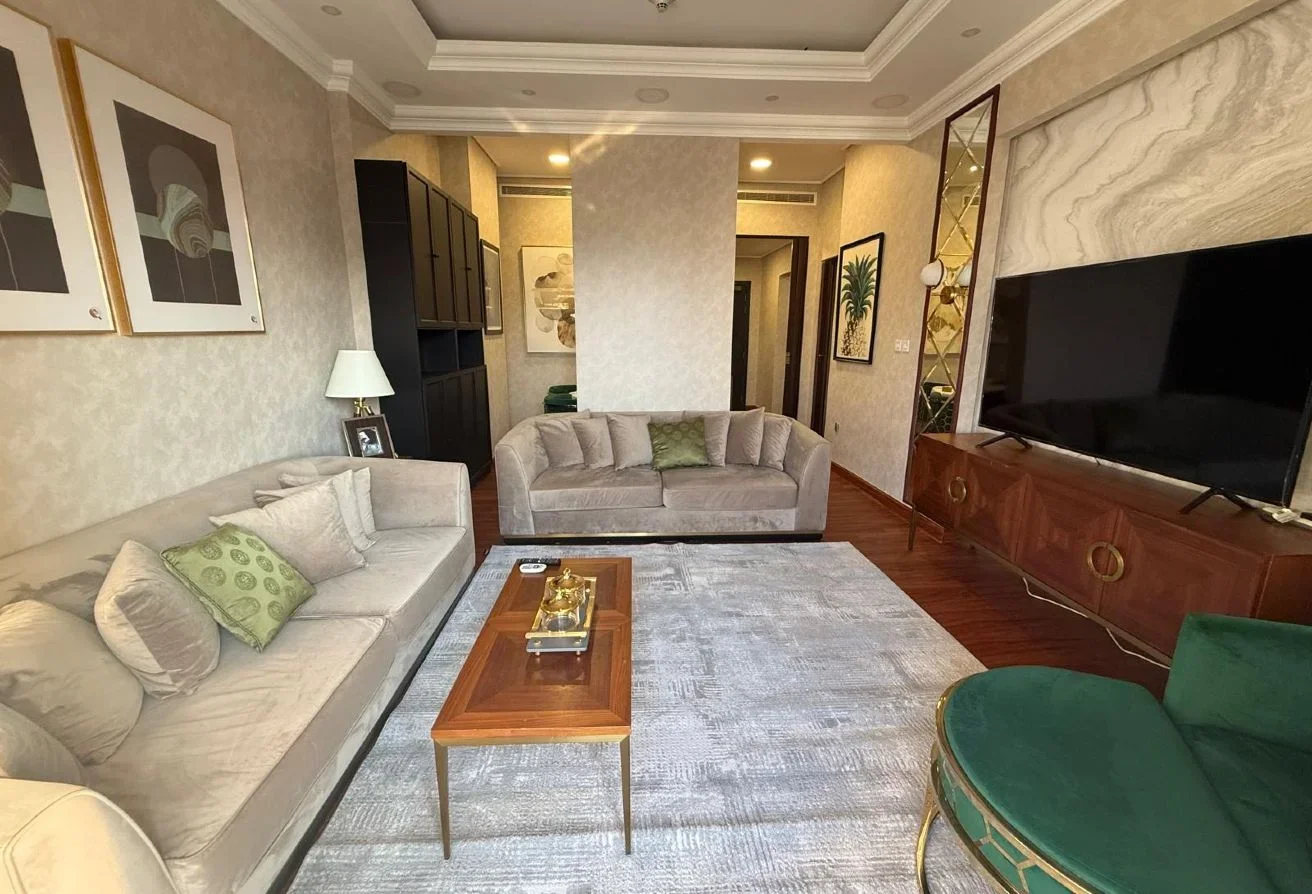 COZY 2 BHK UPGRADED UNIT WITH MAID IN FOXHILLS
