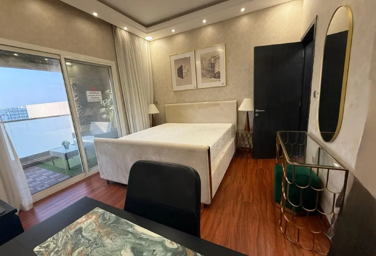 COZY 2 BHK UPGRADED UNIT WITH MAID IN FOXHILLS