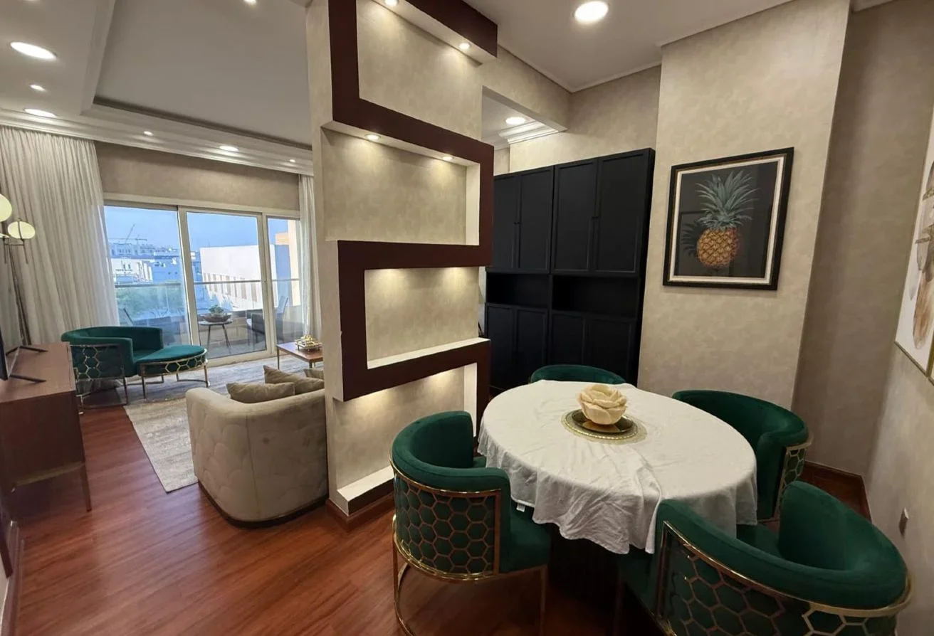COZY 2 BHK UPGRADED UNIT WITH MAID IN FOXHILLS