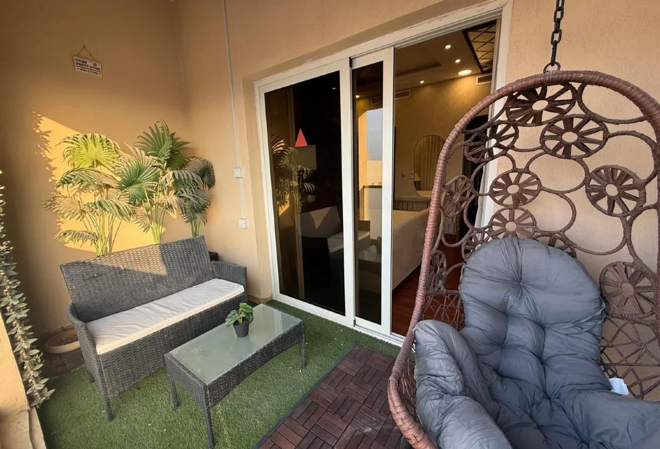 COZY 2 BHK UPGRADED UNIT WITH MAID IN FOXHILLS