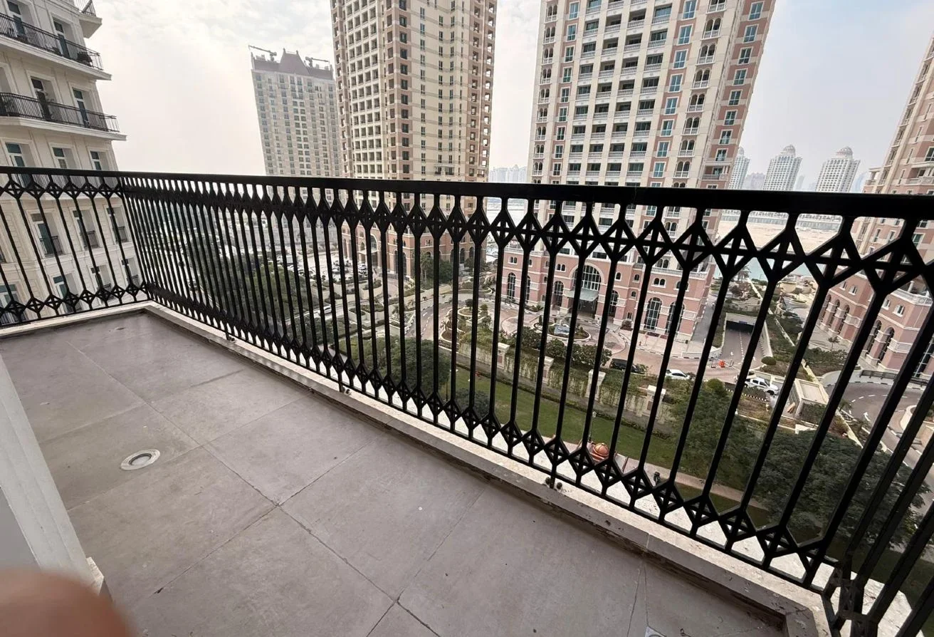 High-Floor 1BHK+Office with Viva Skyline View - view 3