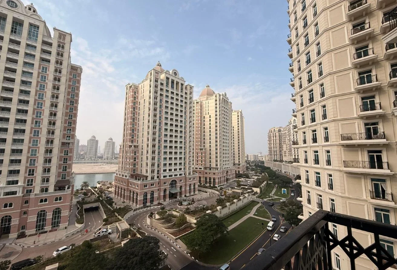 High-Floor 1BHK+Office with Viva Skyline View