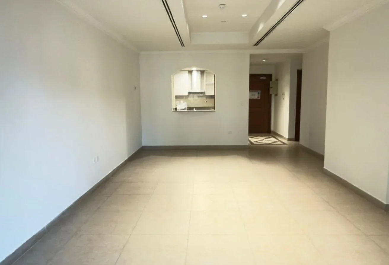 Spacious 1plus office in porto big lay out exclud