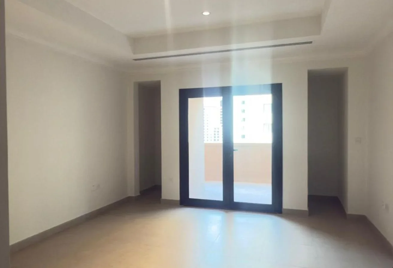 Spacious 1plus office in porto big lay out exclud