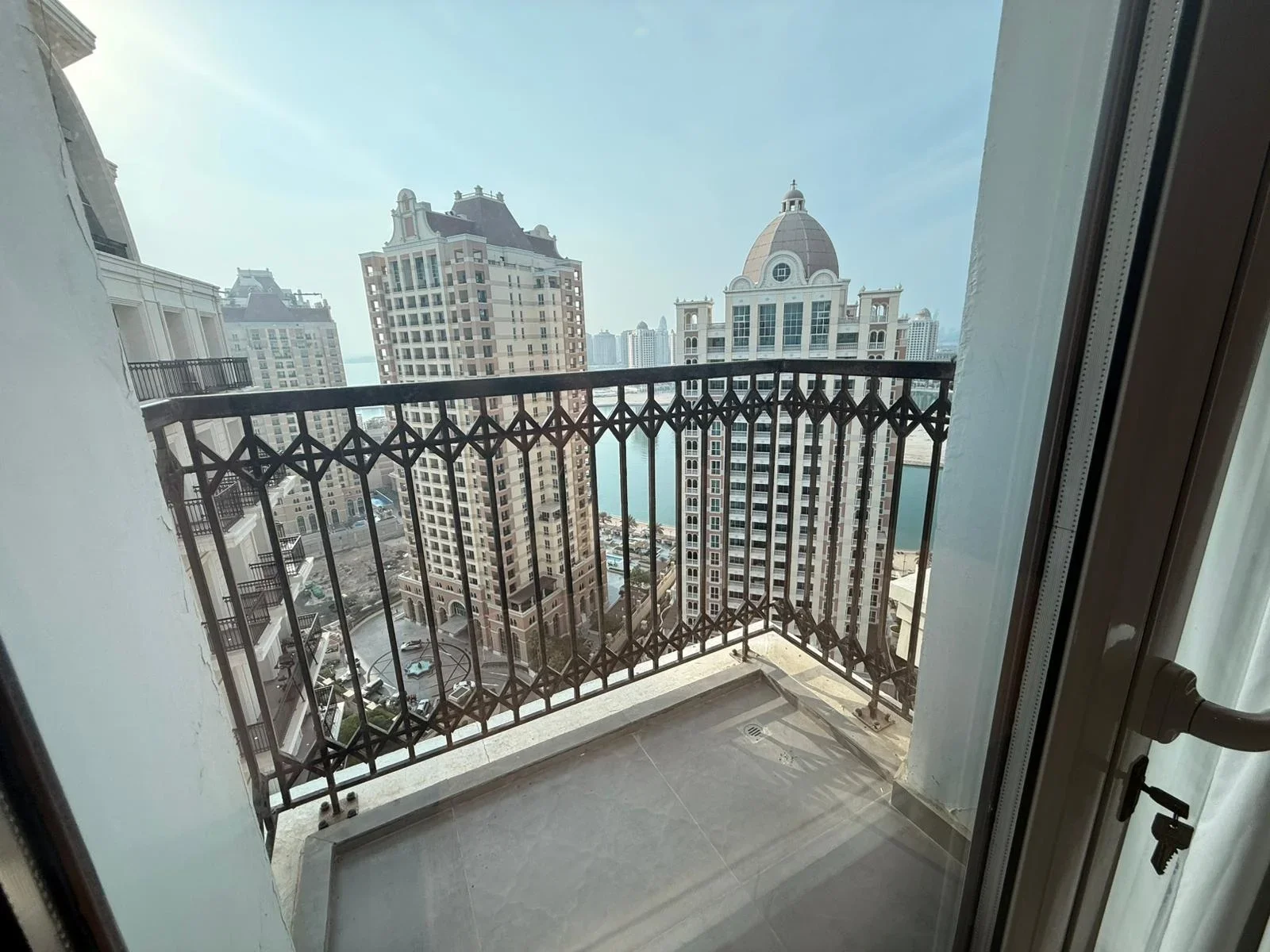 2 BHK +MAIDS ROOM   OFFER PRICE 200 k LASS