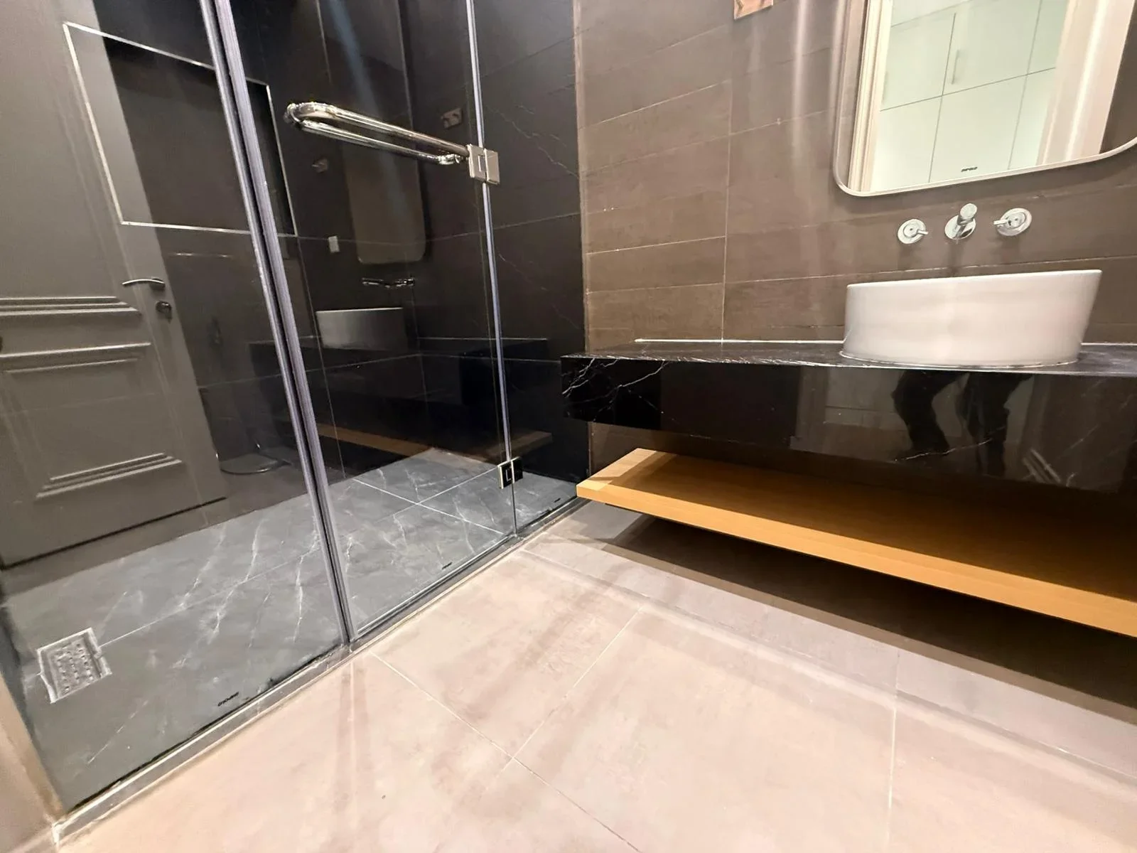 2 BHK +MAIDS ROOM OFFER PRICE 200 k LASS - view 3