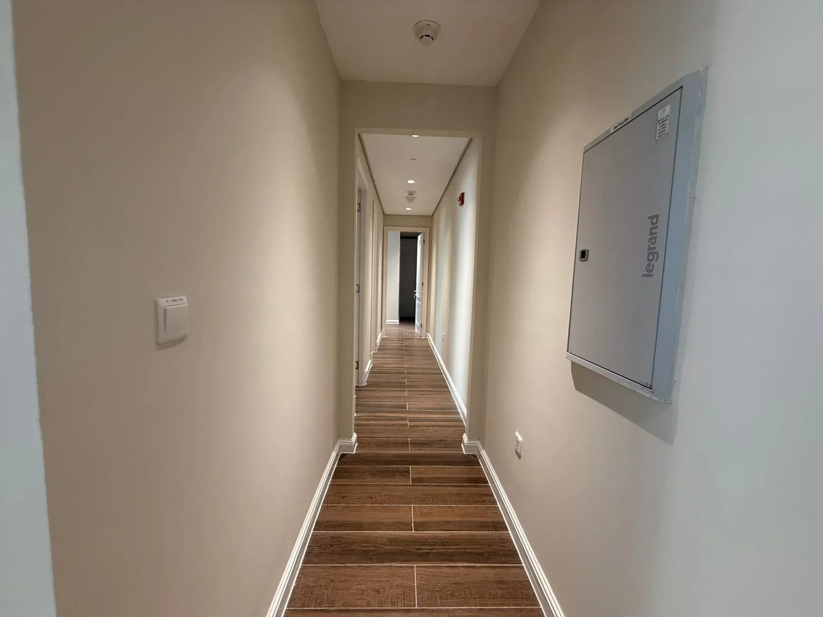 2 BHK +MAIDS ROOM   OFFER PRICE 200 k LASS