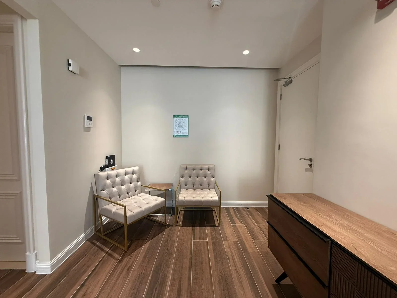 2 BHK +MAIDS ROOM   OFFER PRICE 200 k LASS