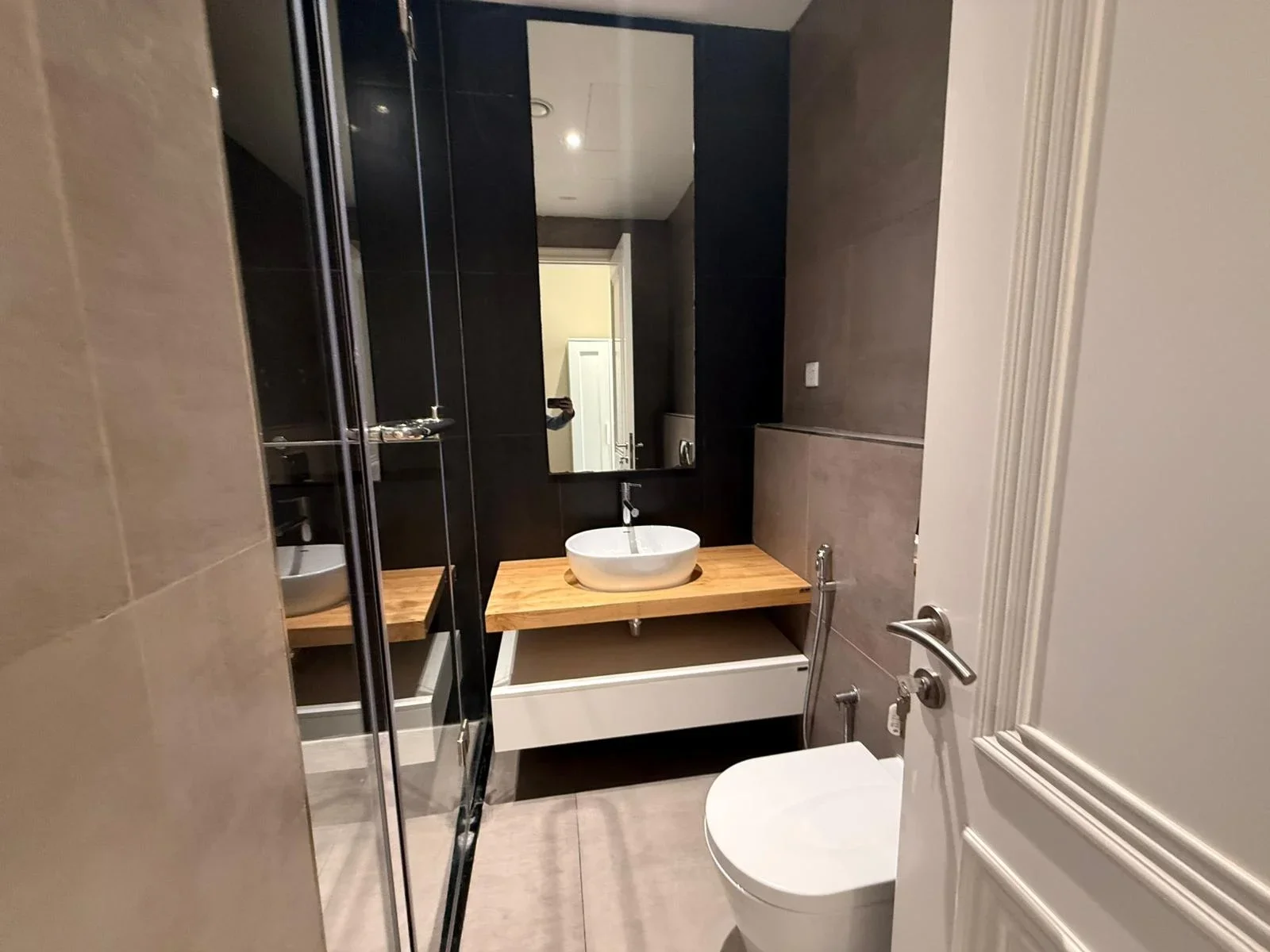 2 BHK +MAIDS ROOM   OFFER PRICE 200 k LASS