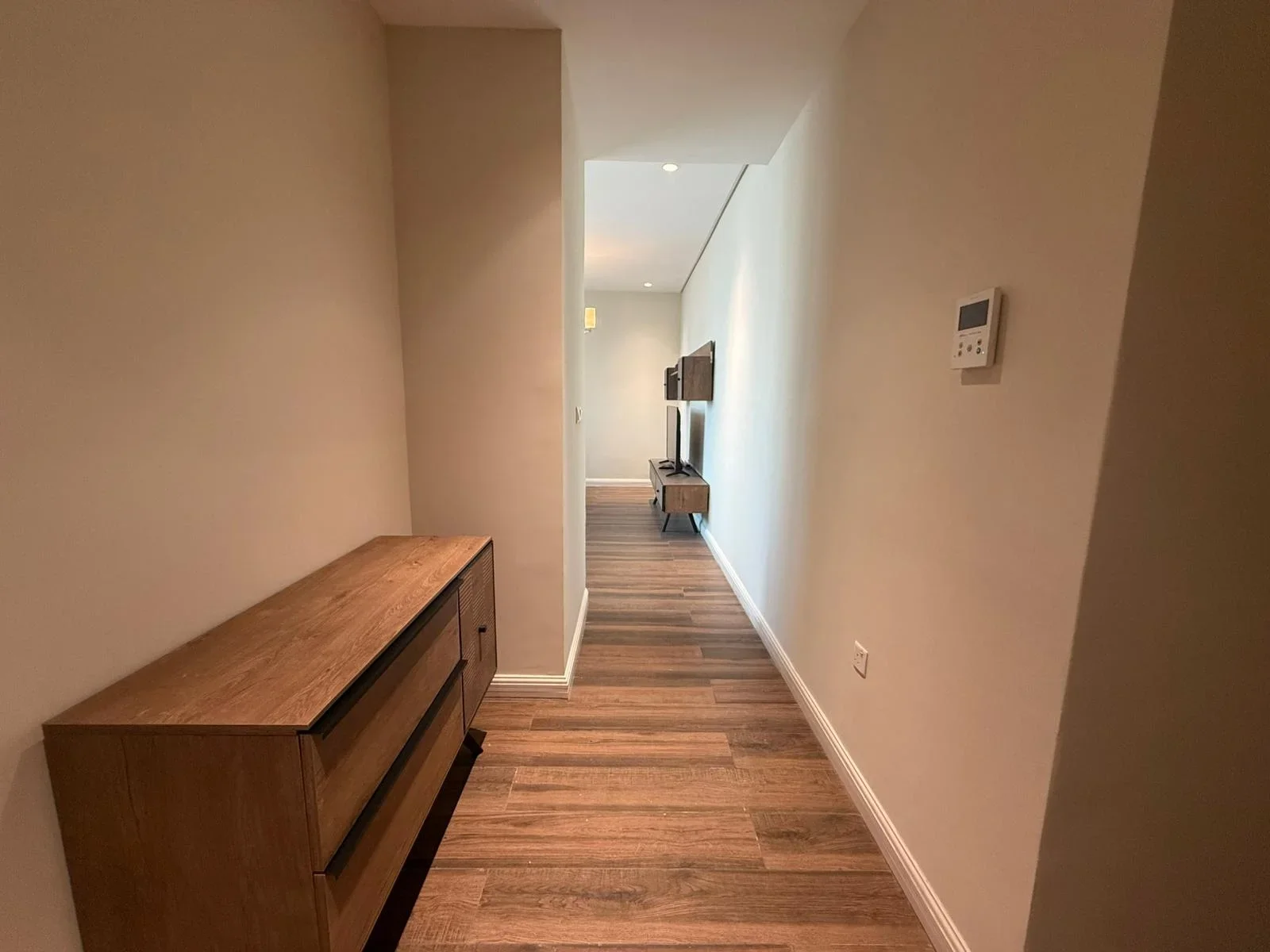 2 BHK +MAIDS ROOM   OFFER PRICE 200 k LASS