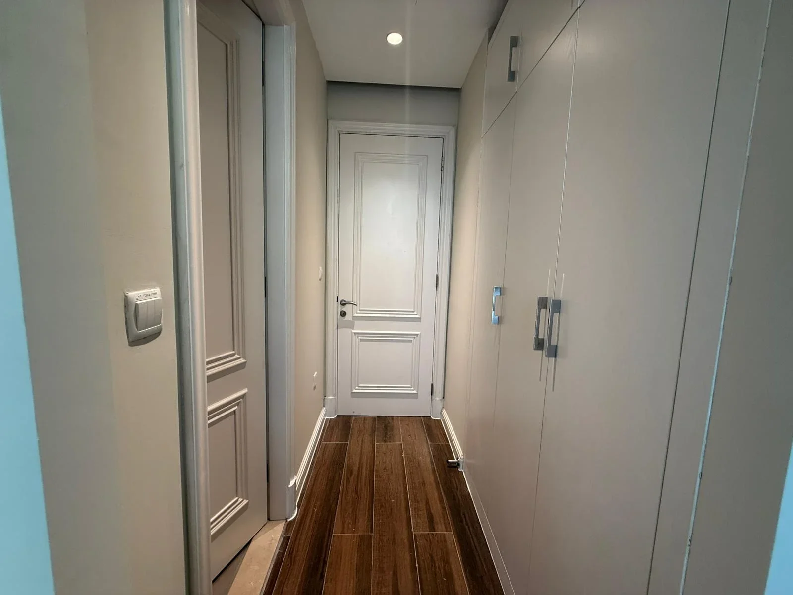 2 BHK +MAIDS ROOM   OFFER PRICE 200 k LASS