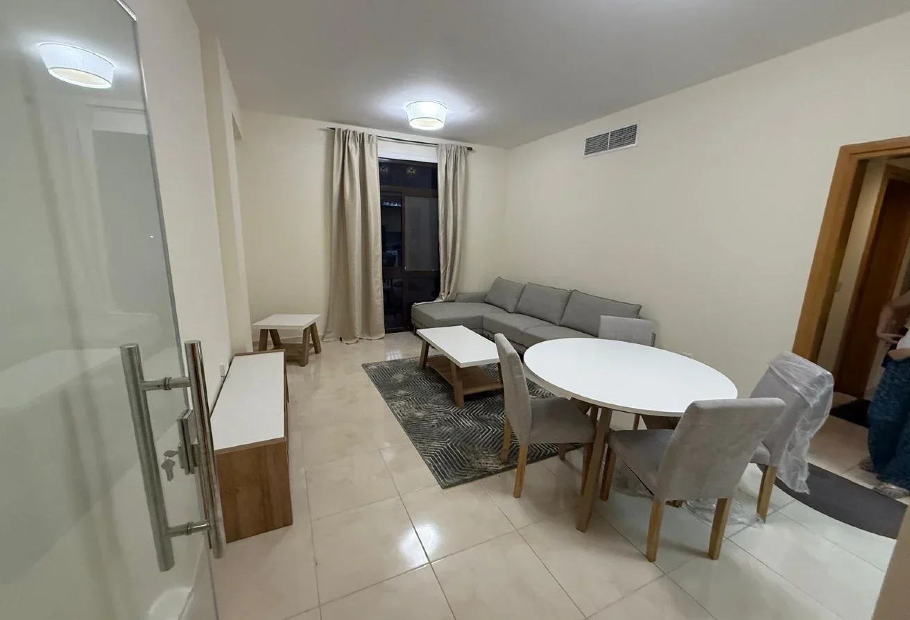 ELEGANT 1 BHK FF NEAR TRAMSTATION AND GROCERY